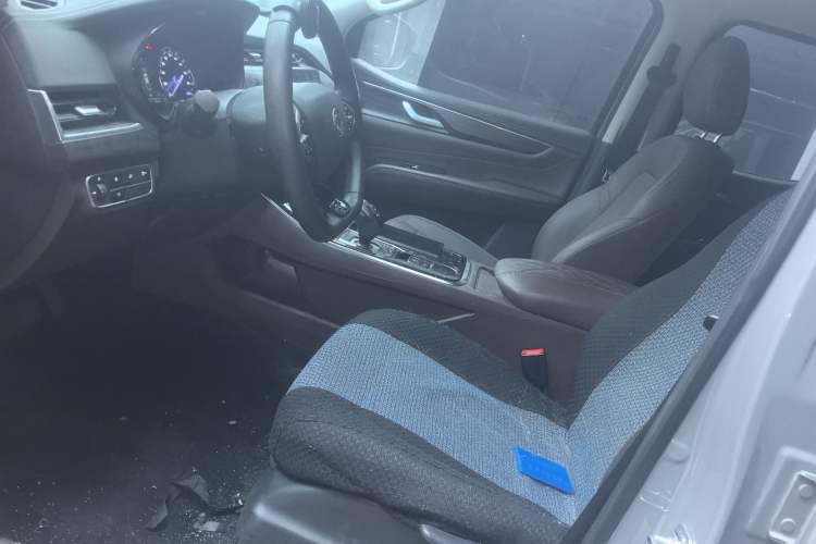 Used Dongfeng Ruichi 7 2022 2.3T Automatic Two-Wheel Drive Diesel Standard Edition Flatbed Cargo Box M9T