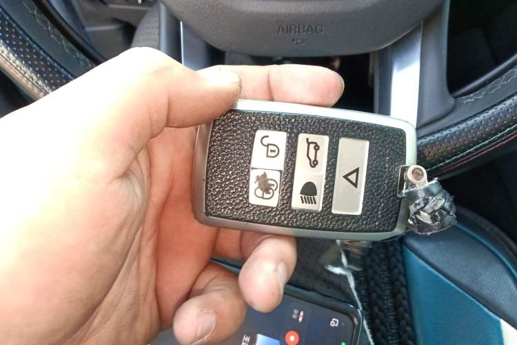 Used Land Rover Discovery Sport 2021 249 PS R-Dynamic SE Performance Tech Edition 5 Seats Vehicle Key