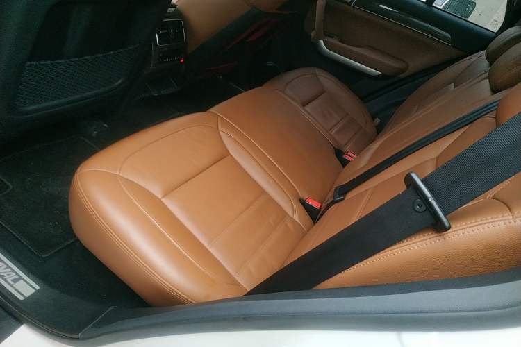 Used Haval H8 2015 2.0T Two-Wheel-Drive Luxury Version