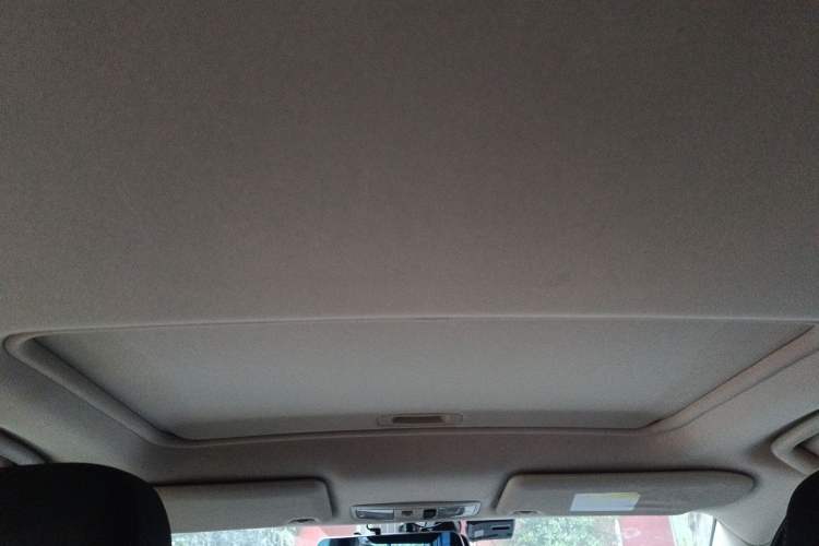 Used Mitsubishi Outlander 2019 2.4L 4x4 Zhi Xiang Edition 5 Seats China VI Standard Headliner