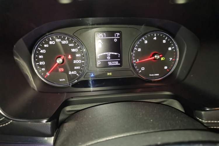 Used Roewe RX5 2016 20T Two-Wheel Drive Automatic Internet Smart Edition Odometer Close Up