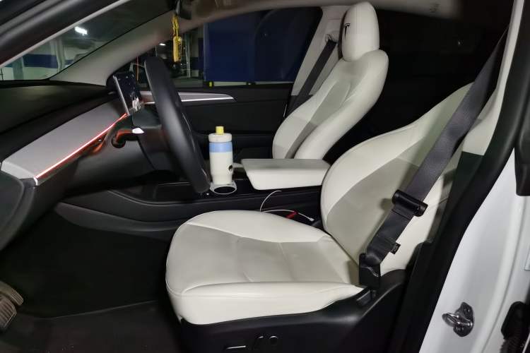 Used Tesla Model Y 2023 Rear-Wheel-Drive Version
