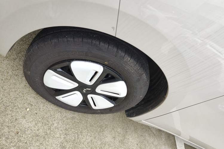 Used Wuling Hongguang MINIEV 2025 Four-Door Version Advanced Edition Left Front Wheel Hub