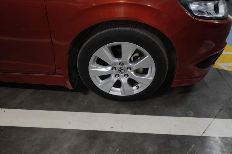 Used Honda Jade 2014 1.8L Automatic Comfort Elite Version 5 Seats Right Front Wheel Hub