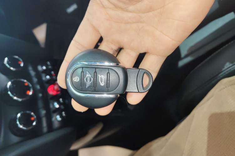 Used MINI MINI 2022 Updated 1.5T COOPER Classic Edition Five-Door Version
