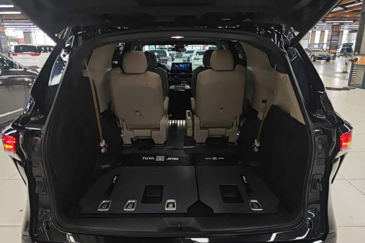 Used Toyota Granvia 2022 2.5L Hybrid Premium Edition