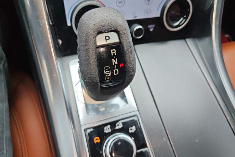 Used Land Rover Range Sport 2014 3.0 SC V6 HSE DYNAMIC Gear Lever