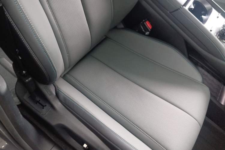 Used BYD Qin L 2025 DM-i Smart Drive 120KM Superior Model
