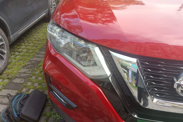 Used Nissan X-Trail 2017 2.5L CVT Luxury Edition 4WD Right Front Headlight