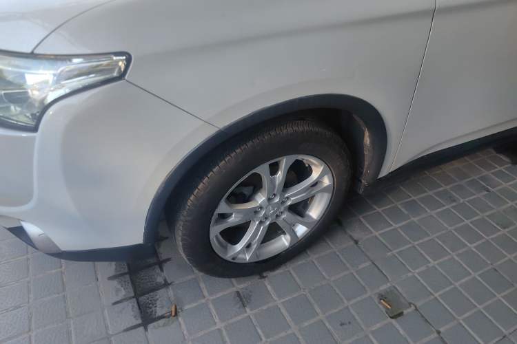 Used Mitsubishi Outlander 2014 2.4L 4x4 Deluxe Value Edition 5 Seats