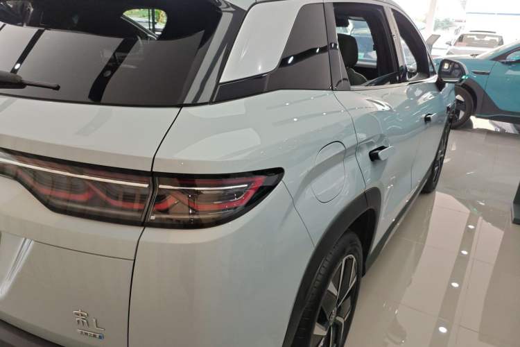 Used BYD Song L DM-i 2025 Intelligent Driving Version 160 km Excellence Edition Exterior 3