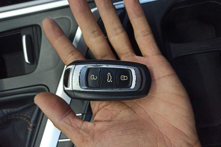 Used Geely Auto Vision X6 2019 1.4T CVT 4G Connected Luxury Version China VI Standard
