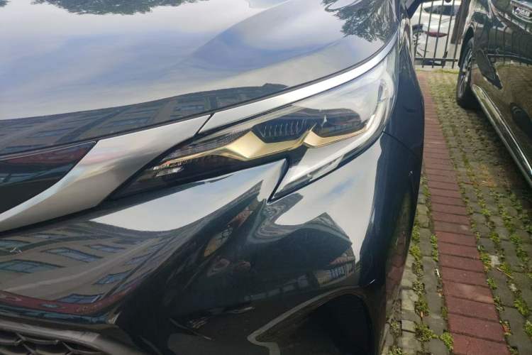 Used Toyota Granvia 2023 2.5L Hybrid Luxury Edition