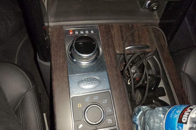 Used Land Rover Discovery 2018 3.0 SC V6 SE Gear Lever