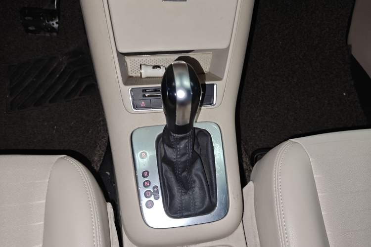 Used Volkswagen Tiguan 2013 1.8TSI Automatic Two-Wheel Drive Trend Edition Gear Lever