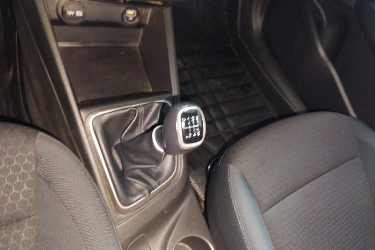 Used Hyundai Verna (new generation) 2020 1.4L Manual GLS Cool Edition Gear Lever
