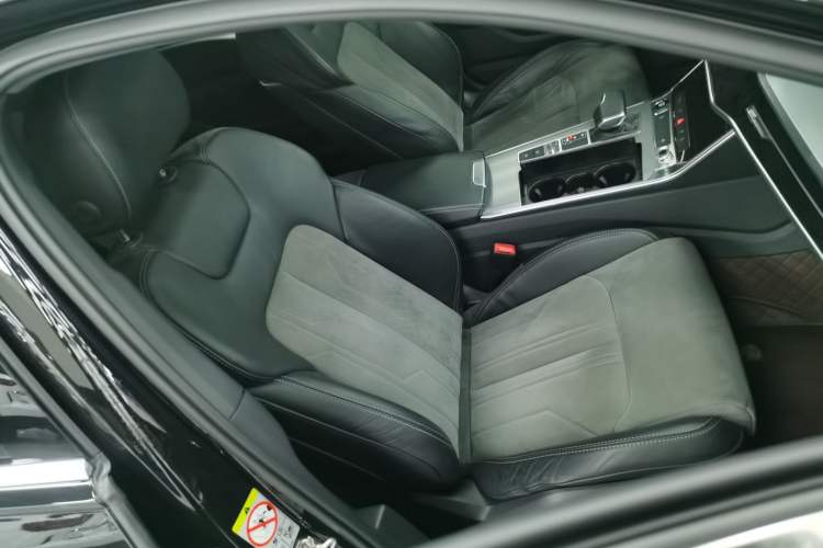 Used Audi A6L 2022 40 TFSI Luxury Dynamic Model
