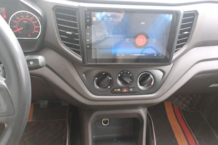 Used Wuling Hongguang V 2022 1.5L Jingqu Edition Enclosed-Window Vehicle with Hydraulic Power Steering LAR