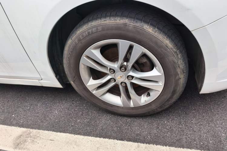 Used Chevrolet Cruze 2015 1.5L Classic SE MT Right Front Wheel Hub