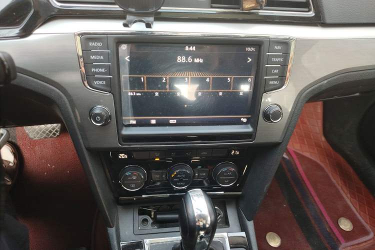 Used Volkswagen Lamando 2018 280TSI DSG Comfort Edition Audio And AC Panel