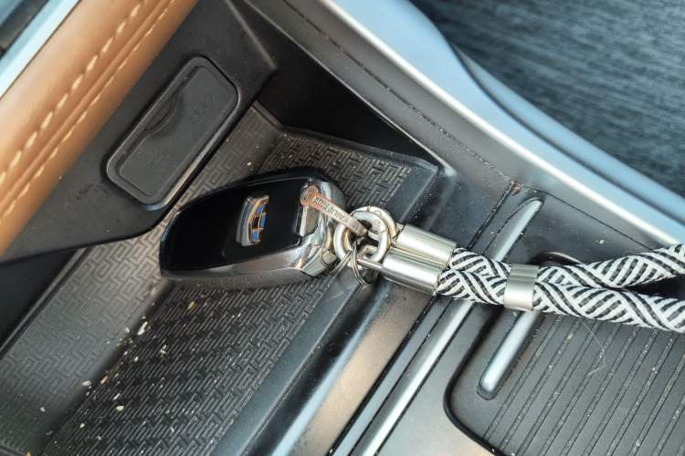 Used Geely Auto Vision X6 2018 1.4T CVT 4G Connected Flagship Edition
