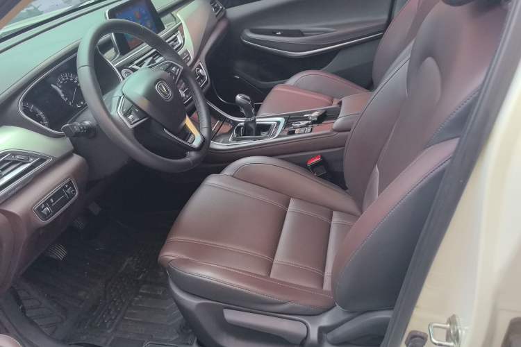 Used CHANGAN Raeton CC 2018 1.5T Manual Elegant Starry Edition China V Standard
