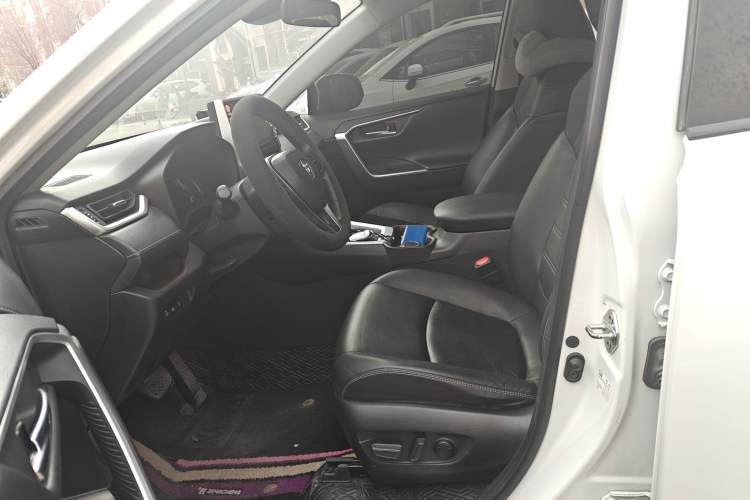 Used Toyota RAV4 2020 2.0L CVT Two-Wheel Drive Prestige Edition Left Front Seat