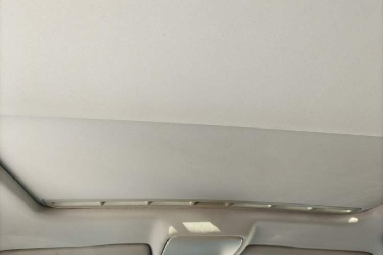 Used Volkswagen Bora 2015 Value Edition 1.6L Automatic Comfort Version Headliner