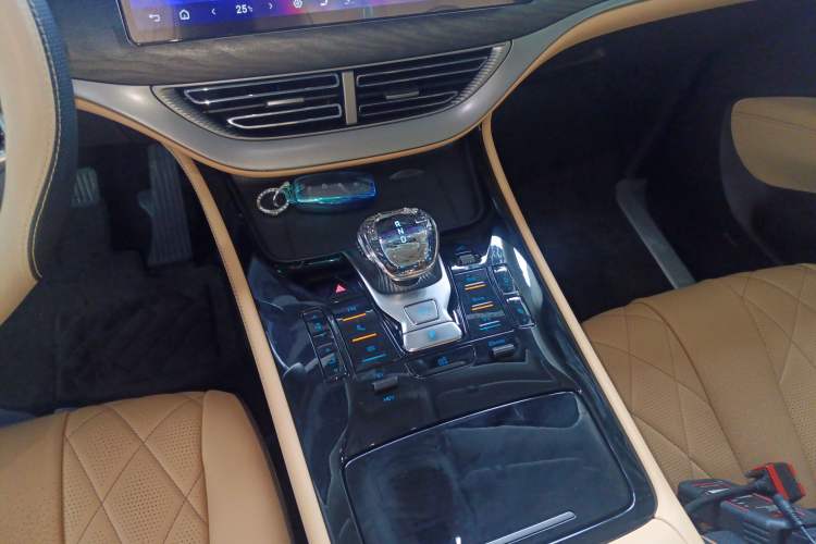 Used Denza D9 2024 DM-i 980 Four-Wheel Drive Prestige Model
