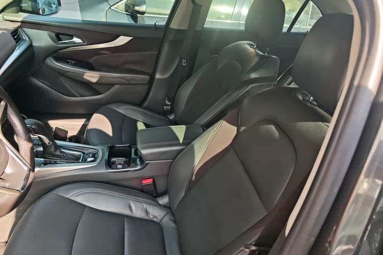 Used Chevrolet Malibu 2016 2.0L Automatic Luxury Edition Left Front Seat