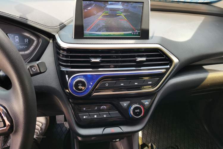 Used CHANGAN Alsvin 2019 1.5L DCT Comfort Model China VI Standard Audio And AC Panel