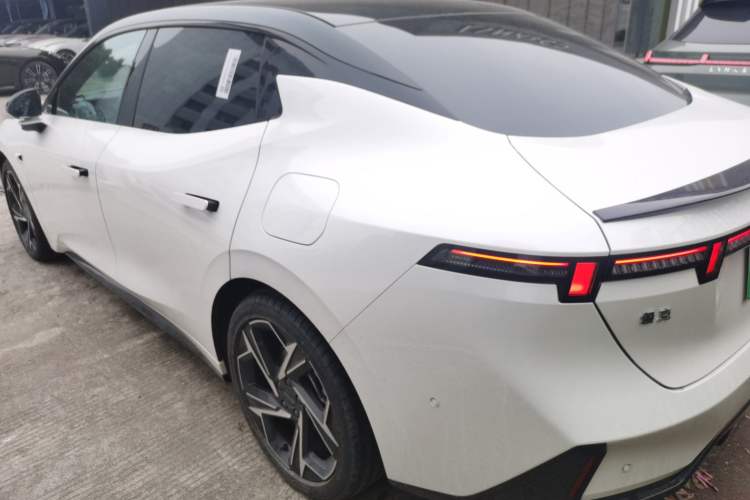 Used Lynk & Co 07 2024 EM-P 126 Long-Range Ultra
