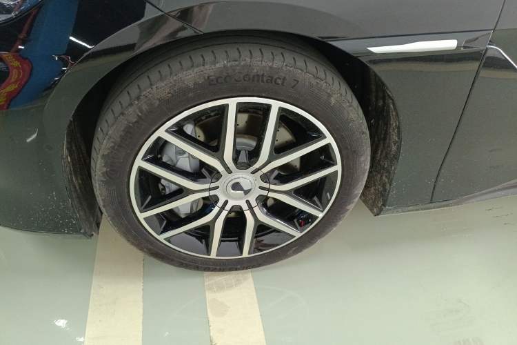 Used Denza Z9 2024 1100 km Four-Wheel Drive Max Version Left Front Wheel Hub