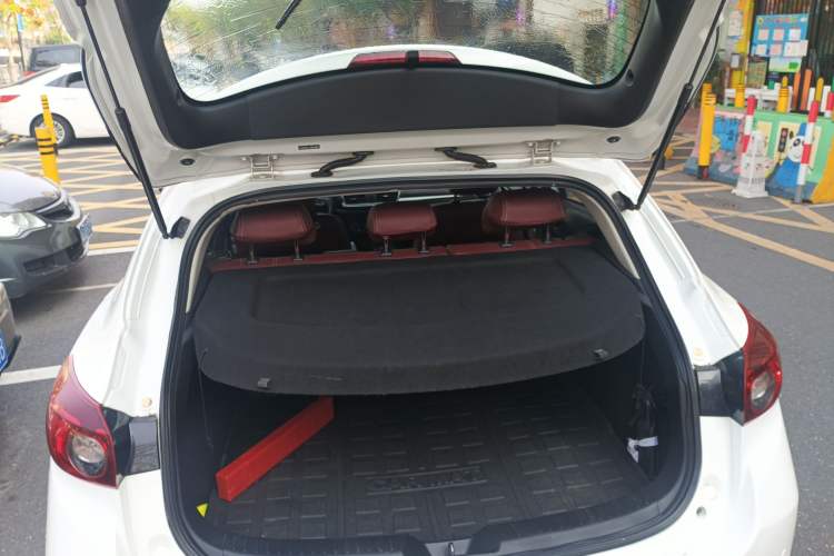 Used Mazda 3 Axela 2017 Hatchback 1.5L Automatic Comfort Model Emission Standard China V