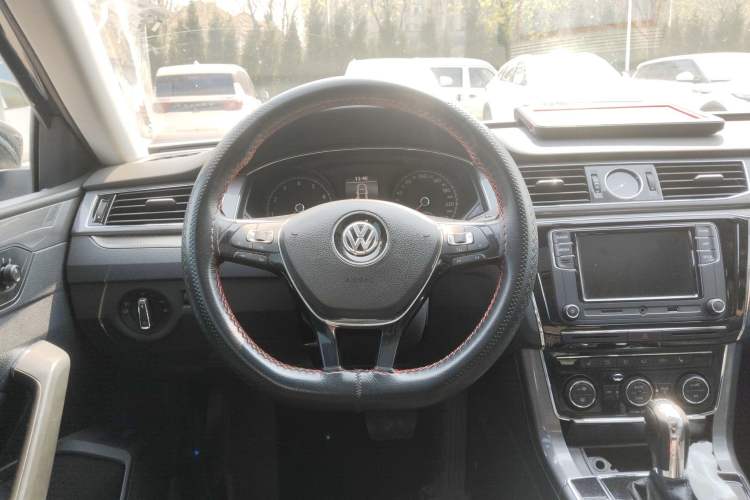 Used Volkswagen Passat 2016 330TSI DSG Luxury Edition Steering Wheel