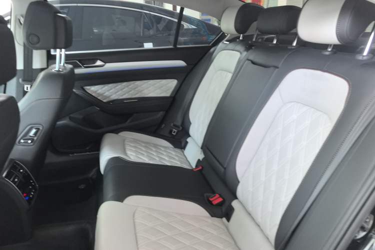 Used Volkswagen Magotan 2023 2 Million Units Commemorative Edition 330TSI DSG Luxury Version Left Rear Seat