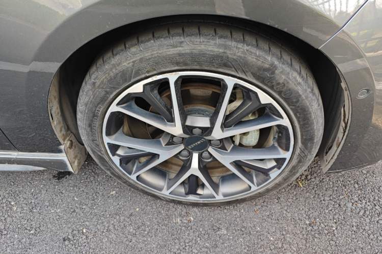 Used Lynk & Co 03 2022 1.5TD DCT JingPro Right Front Wheel Hub