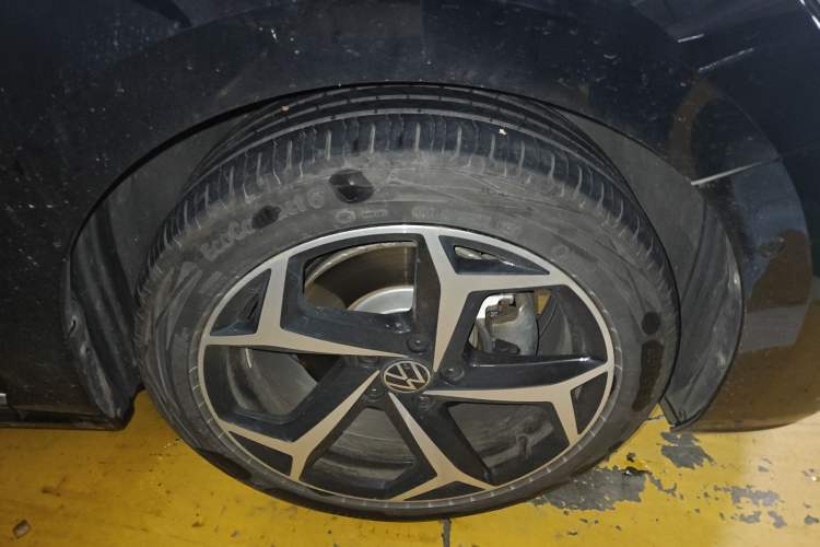 Used Volkswagen Passat 2024 380TSI Starry Dragon Edition Right Front Wheel Hub