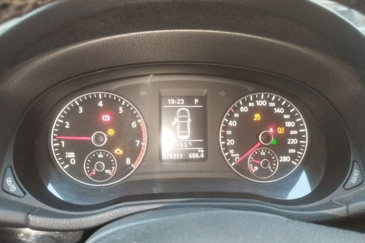 Used Volkswagen Passat 2015 1.8TSI DSG Prestige Edition Instrument Cluster