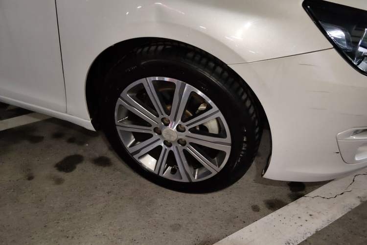 Used Peugeot 408 2018 350THP Automatic Luxury Edition Right Front Wheel Hub