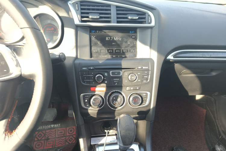 Used Citroen C4L 2013 1.6 THP Automatic Impression Edition Audio And AC Panel