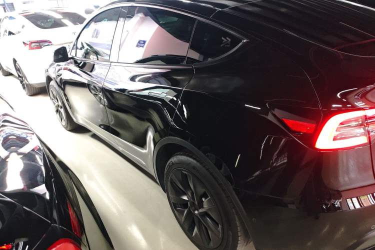 Used Tesla Model Y 2023 Long-Range All-Wheel-Drive Version