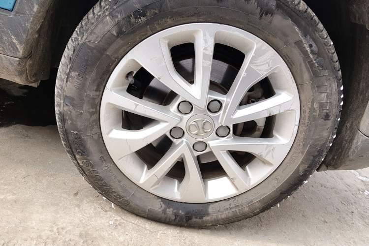 Used BAIC Senova X35 2016 1.5L Manual Elite Edition Right Front Wheel Hub