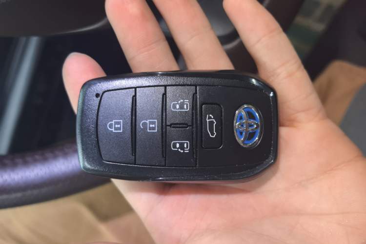 Used Toyota SIENNA 2021 2.5L Hybrid Platinum Edition
