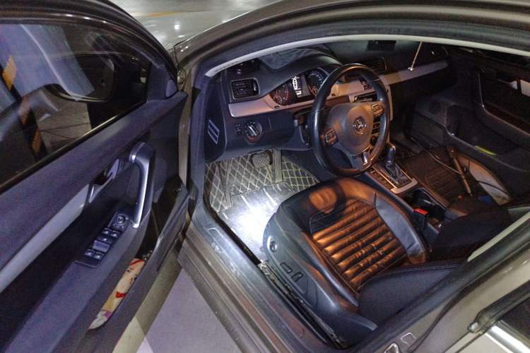 Used Volkswagen Magotan 2015 1.8TSI Luxury Model Driver Seat