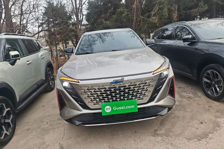 Used CHANGAN OSHAN Z6 2023 Blue Whale 1.5T DCT Smart-Led City Edition Front