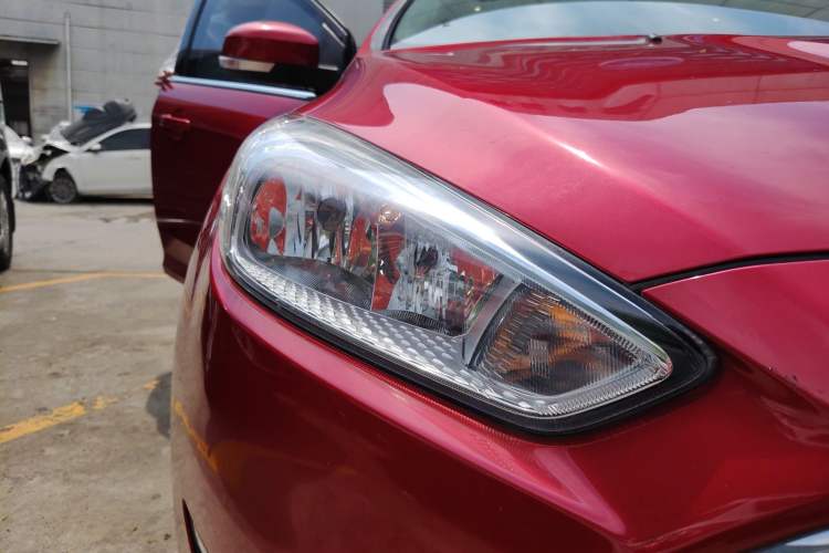 Used Ford Focus 2017 Hatchback EcoBoost 180 Automatic Elite Model Right Front Headlight