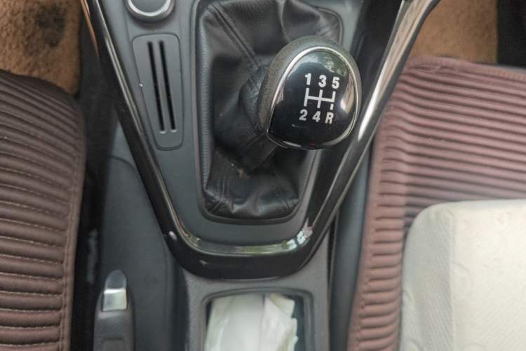 Used Ford Focus 2015 Hatchback 1.6L Manual Fashion Edition Gear Lever