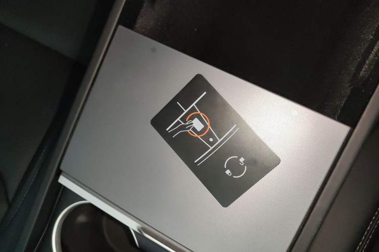 Used Tesla Model 3 2023 Rear-Wheel-Drive Version
