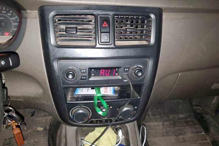 Used Wuling Rongguang V 2019 1.5L Practical Model China VI LAR Audio And AC Panel